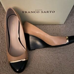 Franco Sarto Women's Tan and Black Wedge Shoes